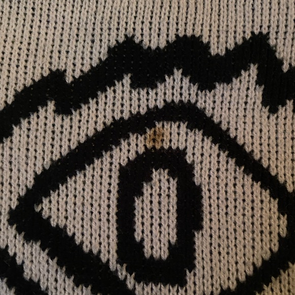 vintage black, white and gray eyes and hand sweater, size L - Picture 4 of 4